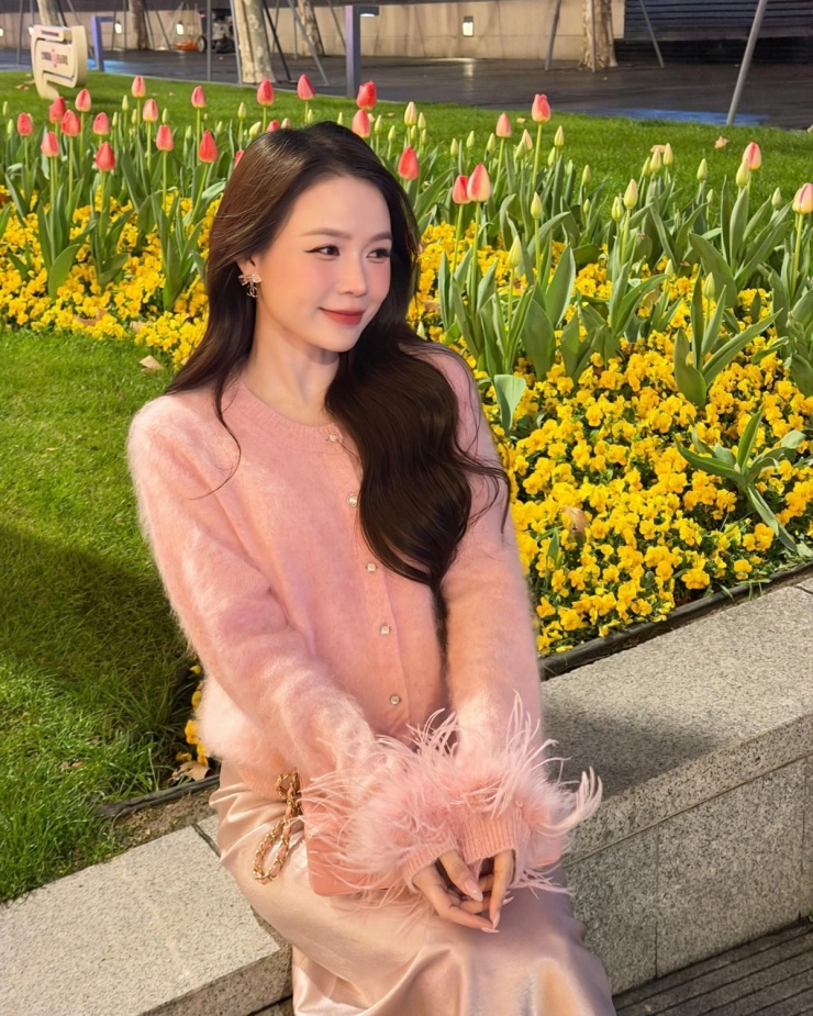 Sam tận hưởng chuyến vi vu mùa xuân, ngắm cảnh Thượng Hải ngập tràn sắc hoa.