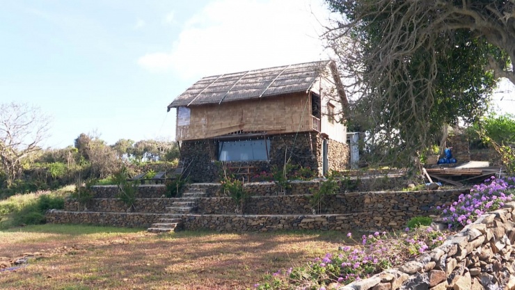 Ngôi nhà được xếp bằng đá ở làng Phú Hạnh