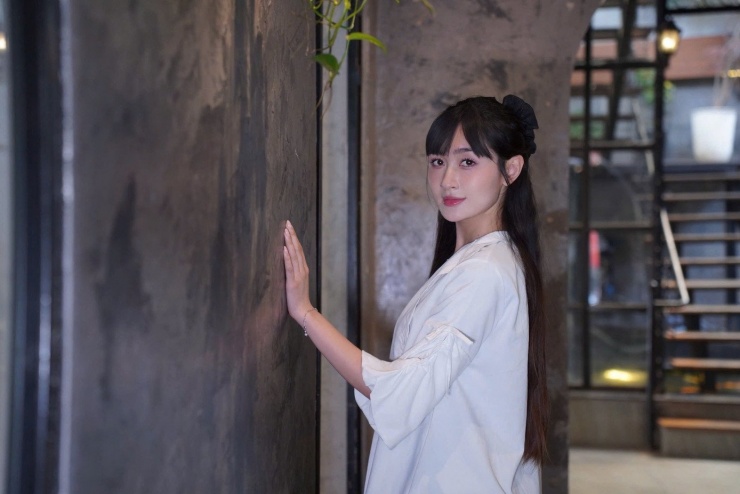 Ngọc Thủy từng trải qua nhiều lần trượt casting ở các dự án khác như Biệt dược đen, Độc đạo... Nhìn bạn bè cùng lứa có vai diễn nổi bật, cô không tránh khỏi cảm giác chạnh lòng và từng rơi vào “ám ảnh đồng trang lứa”. Có thời điểm, nữ diễn viên tự hỏi liệu có nên tiếp tục theo đuổi nghệ thuật hay chọn cuộc sống ổn định hơn.