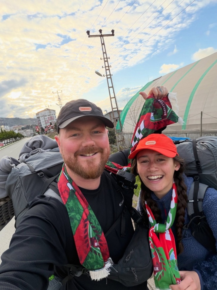 Cặp đôi Luke và Sophie cùng nhau đi bộ hàng chục nghìn km đến Việt Nam.