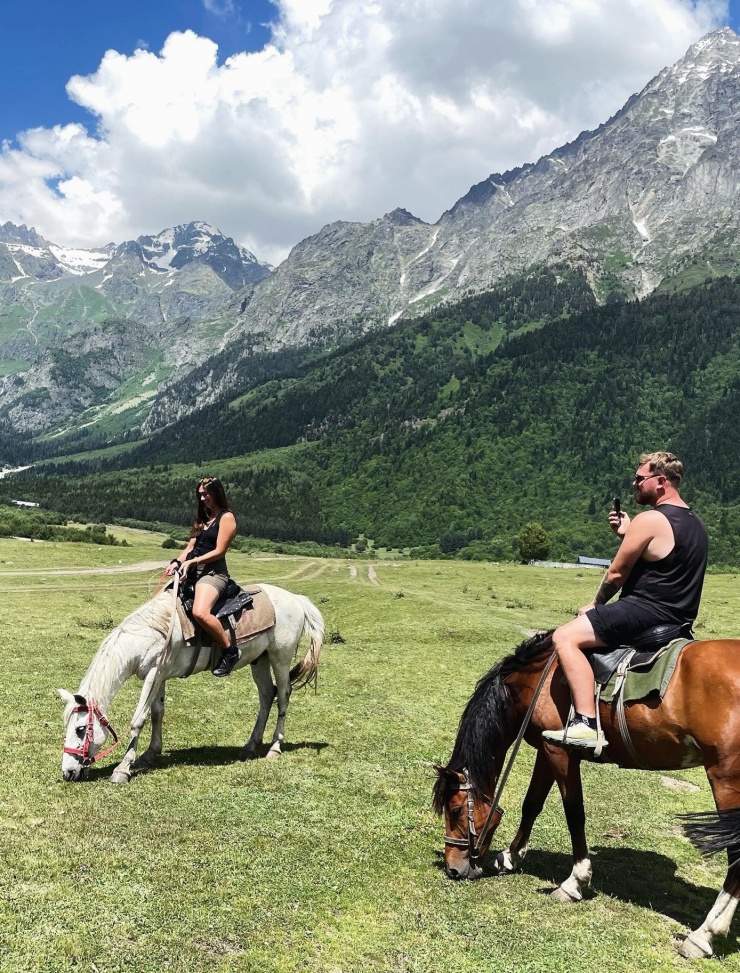 Hành trình của Luke, Sophie và chú chó Belle có nhiều khoảnh khắc đáng nhớ.