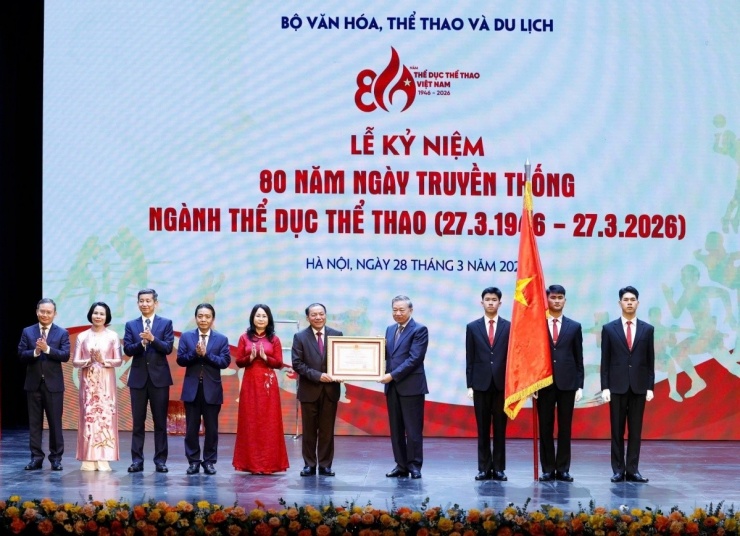 Cục TDTT Việt Nam vinh dự đón nhận Huân chương Lao động hạng Nhất tại Lễ kỷ niệm (ảnh: Thống Nhất/TTXVN)