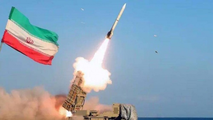 Iran tuyên bố tấn công loạt tàu chiến Mỹ, nhiều binh sĩ thiệt mạng - 1