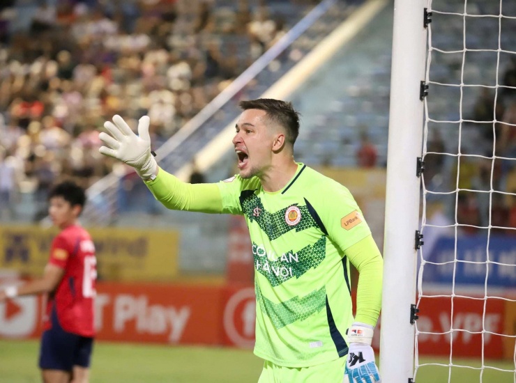 Thủ môn Việt kiều 1m92 của ĐT Việt Nam: Bắt chính 100 trận cho CLB CAHN, sẵn sàng tái đấu ĐT Malaysia - 3