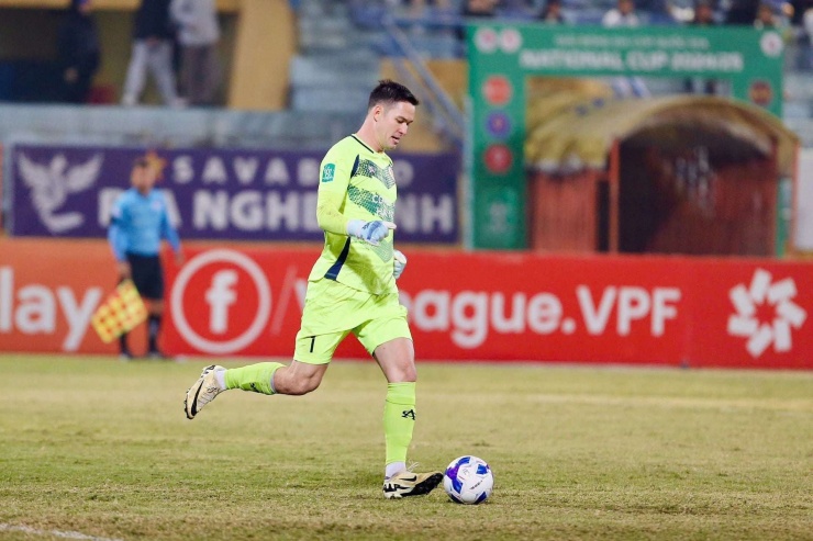 Thủ môn Việt kiều 1m92 của ĐT Việt Nam: Bắt chính 100 trận cho CLB CAHN, sẵn sàng tái đấu ĐT Malaysia - 4