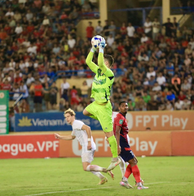 Thủ môn Việt kiều 1m92 của ĐT Việt Nam: Bắt chính 100 trận cho CLB CAHN, sẵn sàng tái đấu ĐT Malaysia - 10