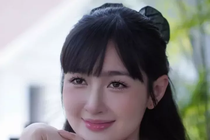 Nhan sắc nữ chính 'Bước chân vào đời'