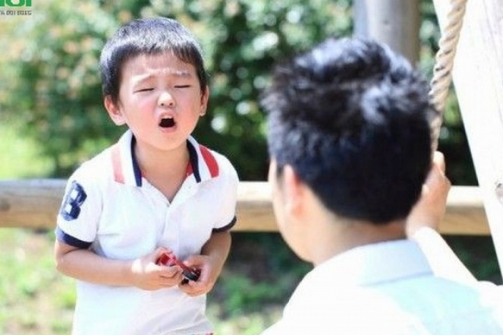 Nhiều cha mẹ không nhận ra: Chính những điều này đang khiến con 'quá tải' mỗi ngày