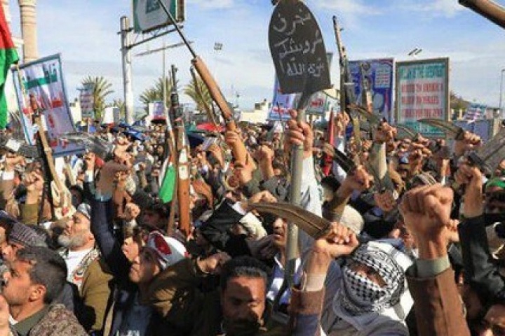 Vừa tham chiến, Houthi dọa phong tỏa eo biển chiến lược Bab al-Mandab