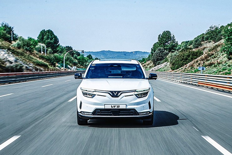 Giá xe VinFast VF 8 lăn bánh kèm khuyến mại tháng 3/2026