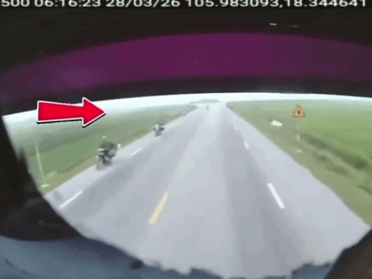 Va chạm xe đầu kéo, tài xế đi xe máy tử vong