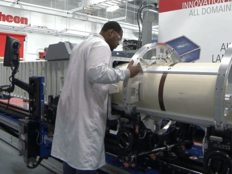 Mỹ chuyển dây chuyền sản xuất tên lửa sang 'chế độ thời chiến' để bù đắp tiêu hao tại Trung Đông