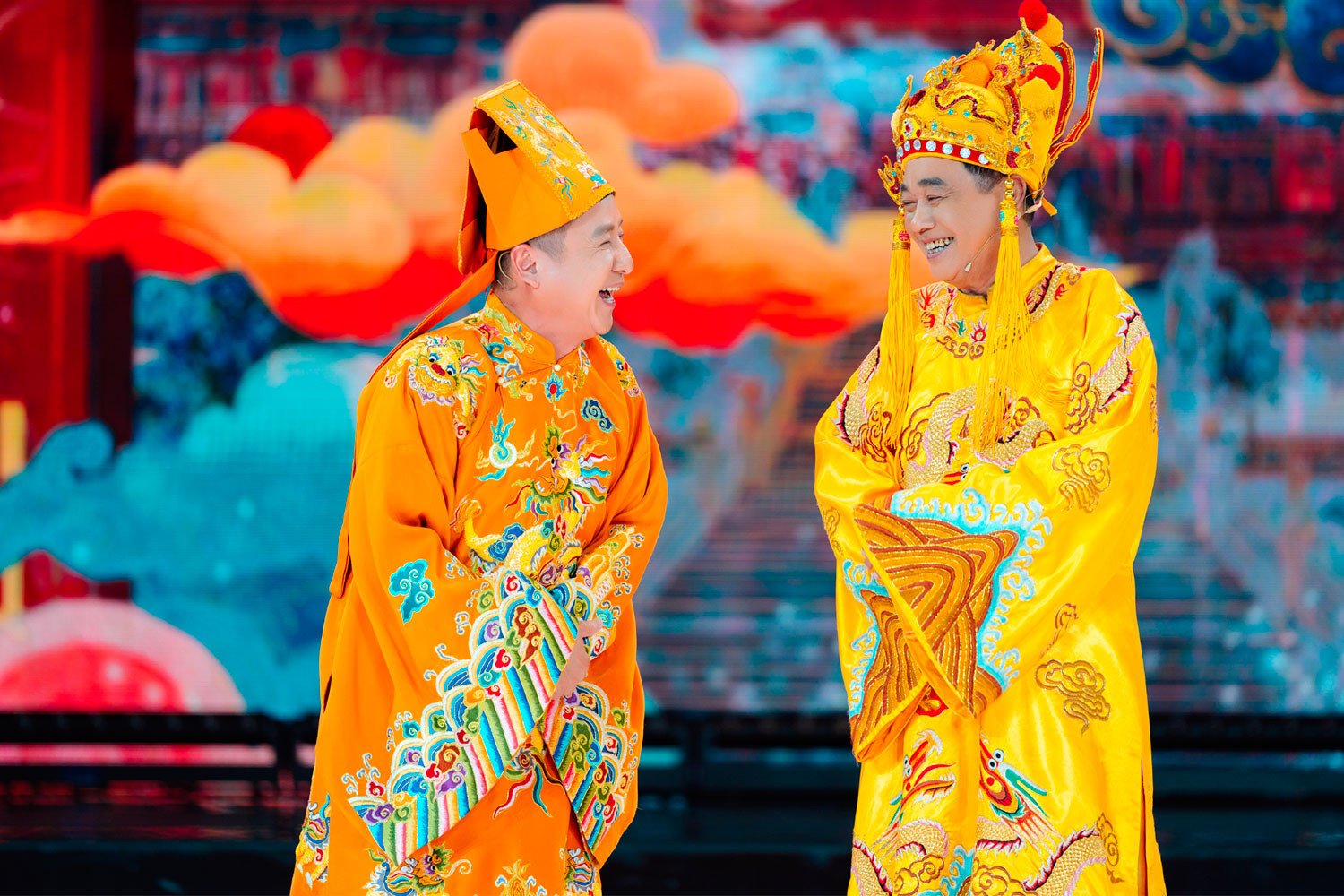 Điểm nhấn đặc biệt của chương trình là sự trở lại của dàn Táo quân.