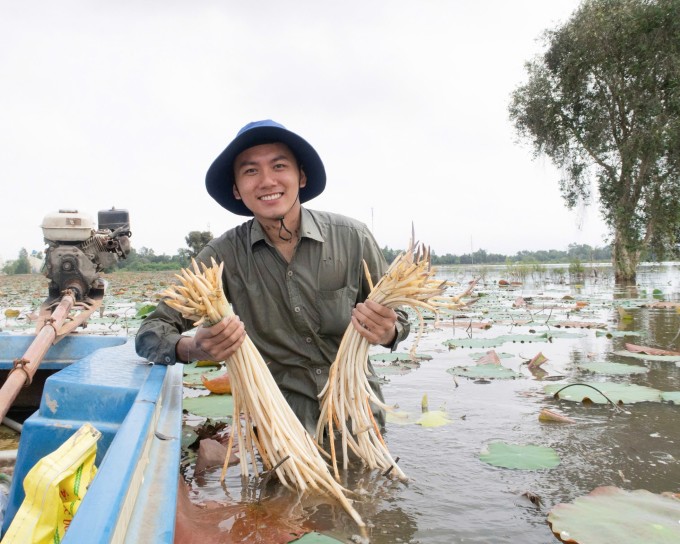 Khoai lạc quan cho biết lỡ lại đi sai hướng thì về làm nông dân. Ảnh: NVCC