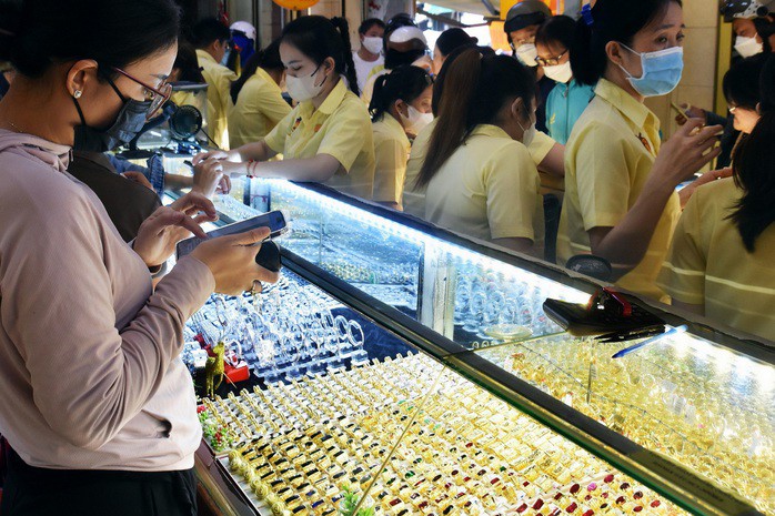 Giá vàng hôm nay nóng lên