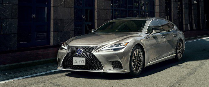 Lexus LS 500h thiết lập mức giá mới đầy cạnh tranh trong phân khúc xe sang.