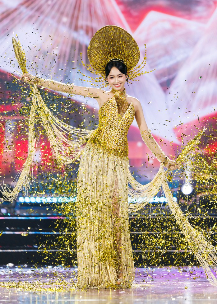 Phạm Thùy Dung trong phần trình diễn ấn tượng tại "Miss World Vietnam 2025"