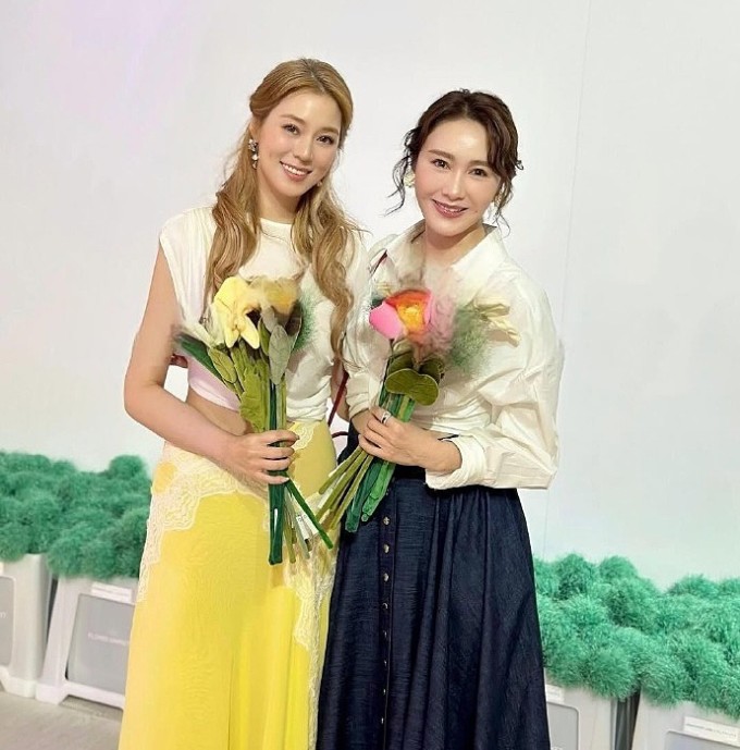 Từ Tử Kỳ chụp ảnh cùng bạn thân, diễn viên Lê Tư.