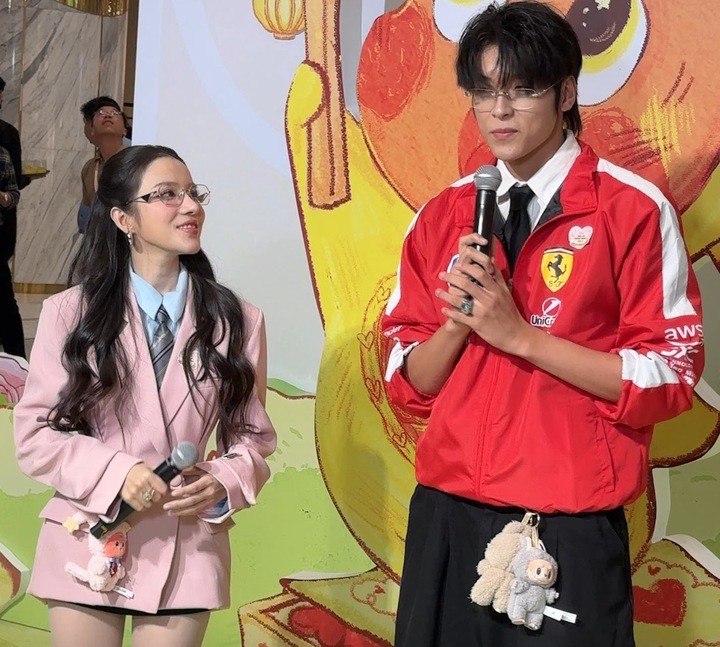 Cả hai giữ mối quan hệ thân thiết.