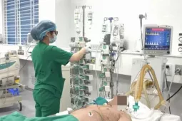 Nhiều người lớn nguy kịch vì mắc bệnh thường gặp ở trẻ nhỏ