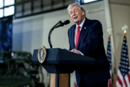 Iran tấn công tàu sân bay Mỹ cùng lúc từ 17 hướng