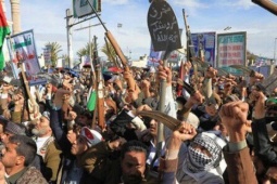 Vừa tham chiến, Houthi dọa phong tỏa eo biển chiến lược Bab al-Mandab