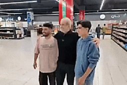 VIDEO: Tổng thống Iran bất ngờ đi siêu thị giữa chiến sự, khen ngợi những “chiến binh thầm lặng”