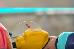 Giá dầu thế giới tăng sốc, ‘3 lớp đệm’ giúp Trung Quốc ổn định giá