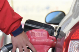 Ba kịch bản giá dầu, thị trường tài chính toàn cầu đứng trước cơn sóng lớn