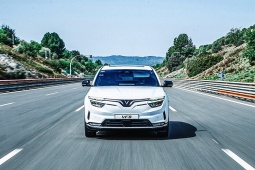 Giá xe VinFast VF 8 lăn bánh kèm khuyến mại tháng 3/2026