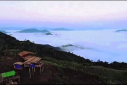 Điểm săn mây hoang sơ gây sốt ở ‘đỉnh trời’ Pha Đén xứ Thanh