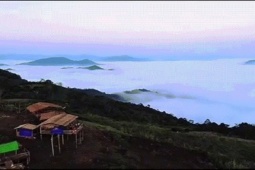 Điểm săn mây hoang sơ gây sốt ở ‘đỉnh trời’ Pha Đén xứ Thanh