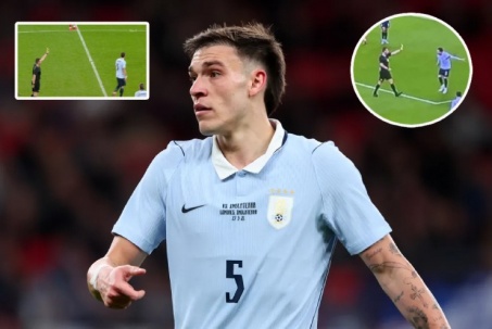 Tranh cãi trận ĐT Anh - Uruguay: Sao MU ăn 2 thẻ vàng vẫn không bị đuổi