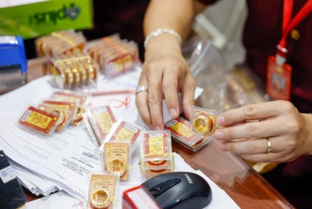 Giá vàng Việt Nam cao hơn thế giới gần 30 triệu đồng/lượng