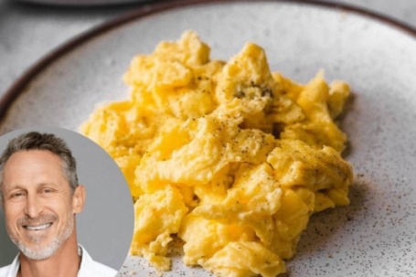 Bác sĩ tiết lộ thực đơn một ngày để 'thấy trẻ hơn 40 tuổi và ngừng lão hóa'