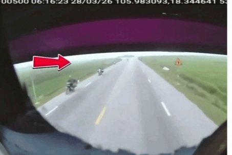 Va chạm xe đầu kéo, tài xế đi xe máy tử vong