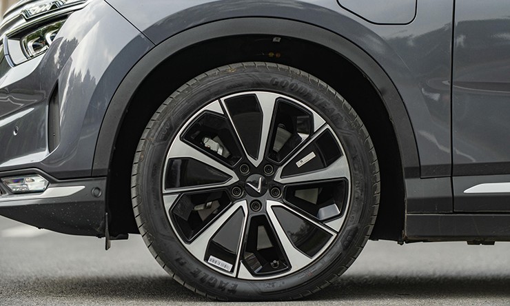 Giá xe VinFast VF 8 lăn bánh kèm khuyến mại tháng 3/2026 - 7