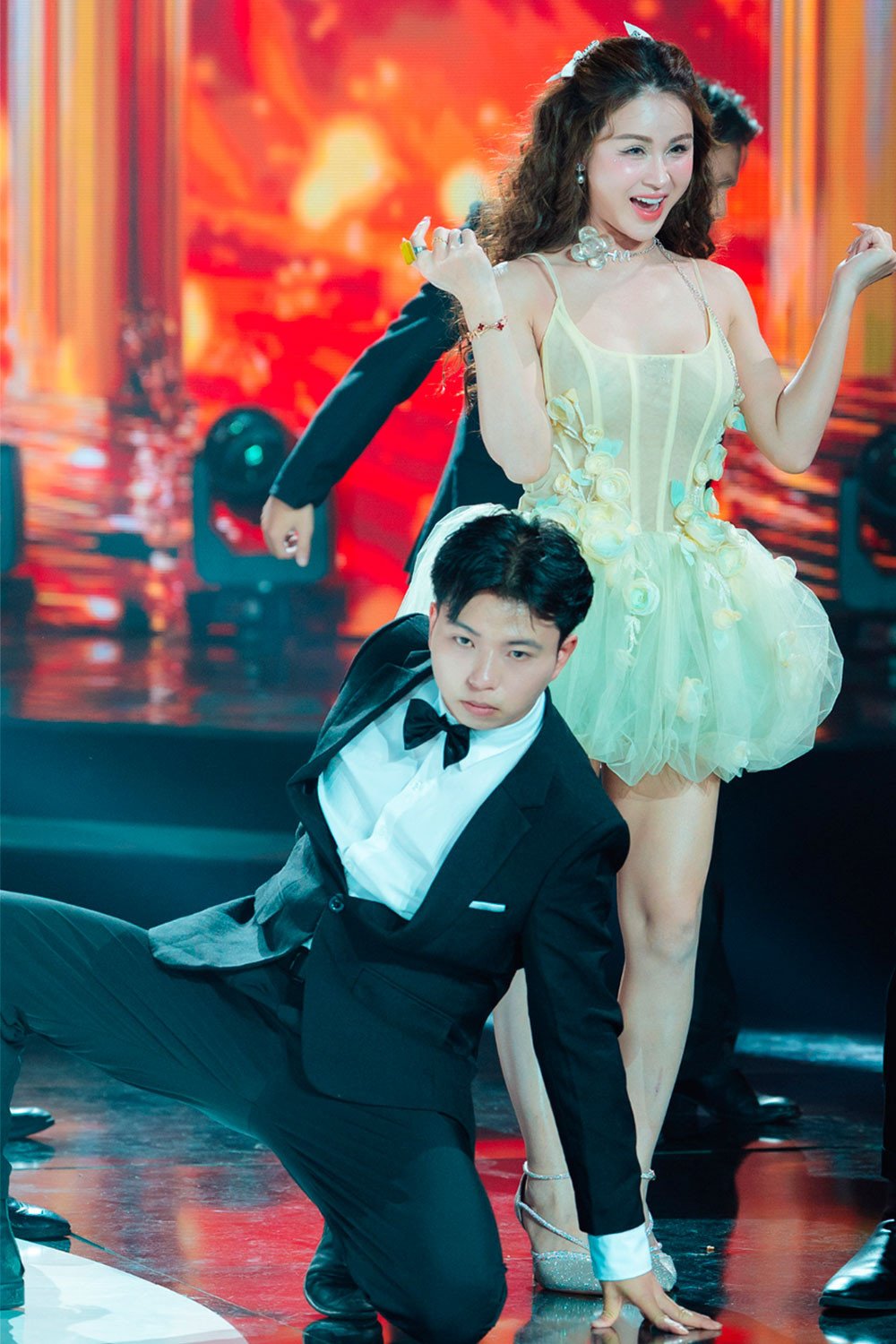 Dàn diễn viên quen thuộc của vũ trụ phim VFC tạo bất ngờ cho chương trình.