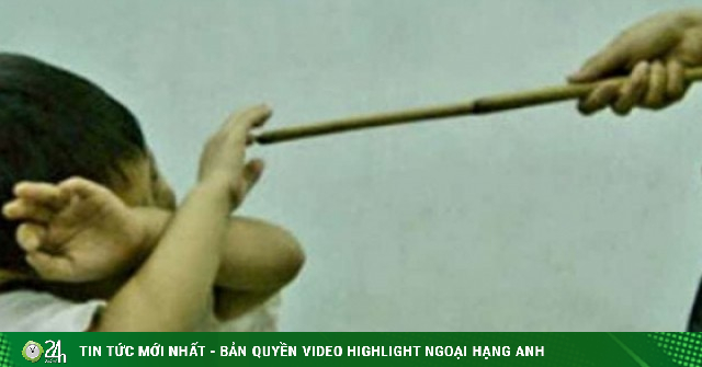 Học sinh lớp 3 ở Cà Mau bị phụ huynh đánh 10 roi ngay tại trường học để “giáo dục”