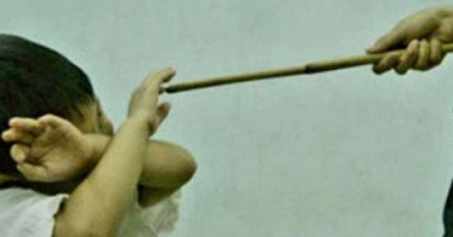 Vụ học sinh lớp 3 ở Cà Mau bị phụ huynh đánh 10 roi ngay tại trường: Dừng đứng lớp với 2 giáo viên