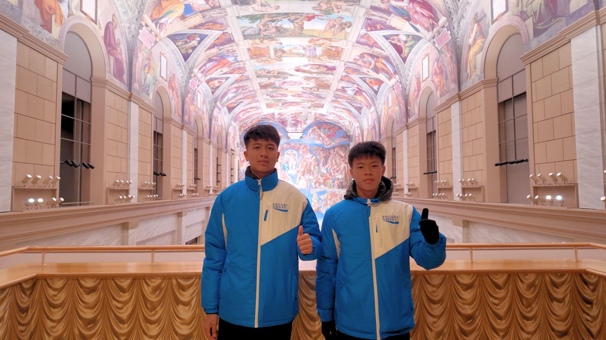 Tuấn và Kiệt tham quan viện bảo tàng của Otsuka.