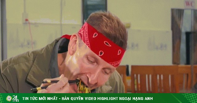 Khách Tây thử món 'kén' người ăn ở Lâm Đồng, khen vị béo ngậy như kem