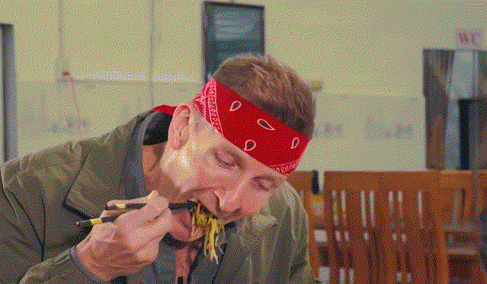 Khách Tây thử món 'kén' người ăn ở Lâm Đồng, khen vị béo ngậy như kem - 7