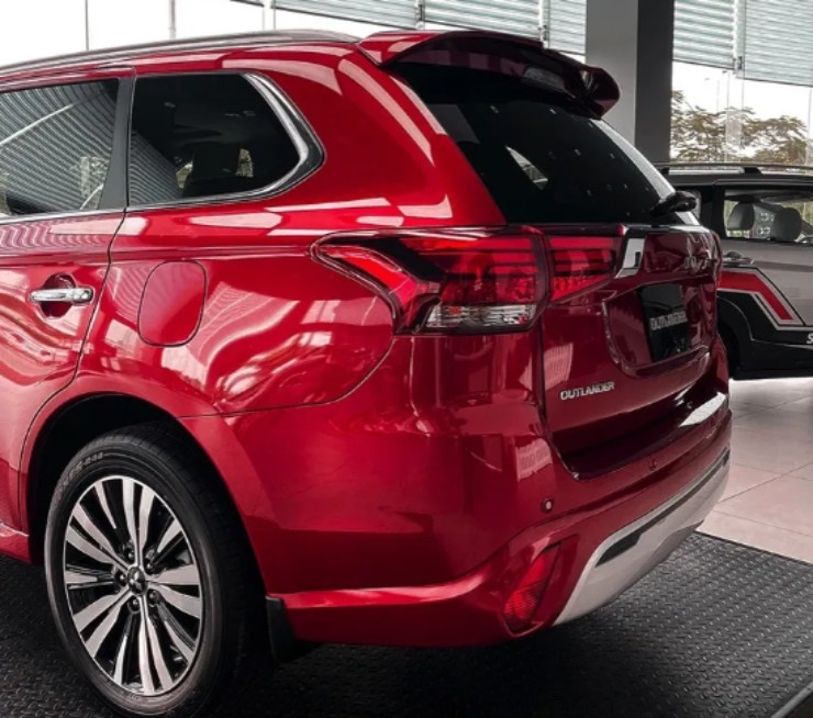 Mitsubishi New Outlander có lợi thế gì nếu đối đầu với Honda CR-V? - 3