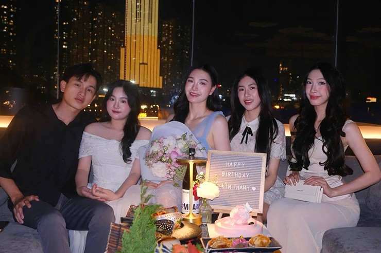 Kim Thanh đón tuổi mới