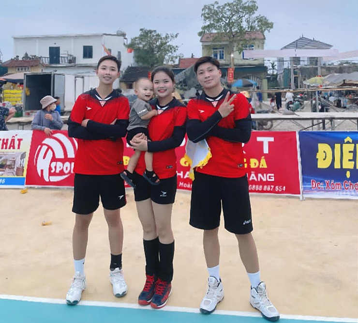 Đặng Thị Hồng thi đấu và vô địch giải phong trào