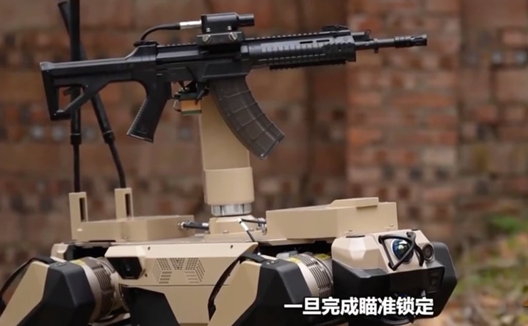 Robot chó của Trung Quốc đang "cõng" súng trên lưng.