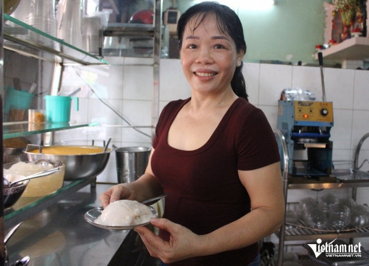 Món ăn nổi tiếng của quán là xôi xiêm ca dé. Ảnh: Hà Nguyễn