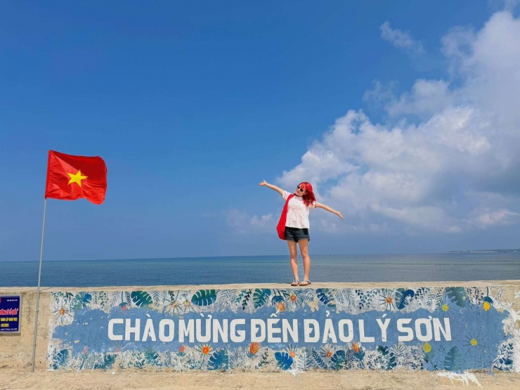 Du lịch đảo Lý Sơn, điểm đến hấp dẫn cho các bạn trẻ và nhiều du khách. (Ảnh: Tạ Thị Thủy)