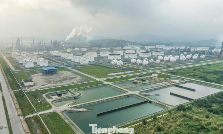 Công ty TNHH Lọc hóa dầu Nghi Sơn (NSRP) đóng ở Khu Kinh tế Nghi Sơn (tỉnh Thanh Hóa) là dự án liên doanh do 4 tập đoàn lớn của Việt Nam, Nhật Bản và Kuwait góp vốn đầu tư. Đây hiện là một trong những nhà máy lọc dầu lớn nhất của Việt Nam, với công suất thiết kế khoảng 200.000 thùng dầu thô/ngày (tương đương 10 triệu tấn/năm).